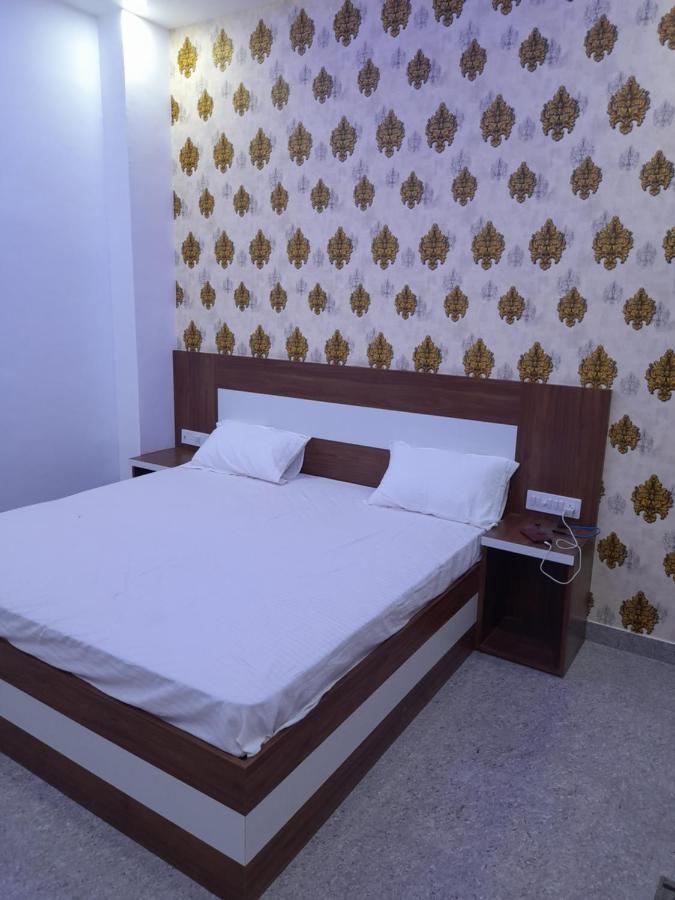 Hotel Ramay Palace 400 Meter From Ram Mandir Ayodhya Bagian luar foto