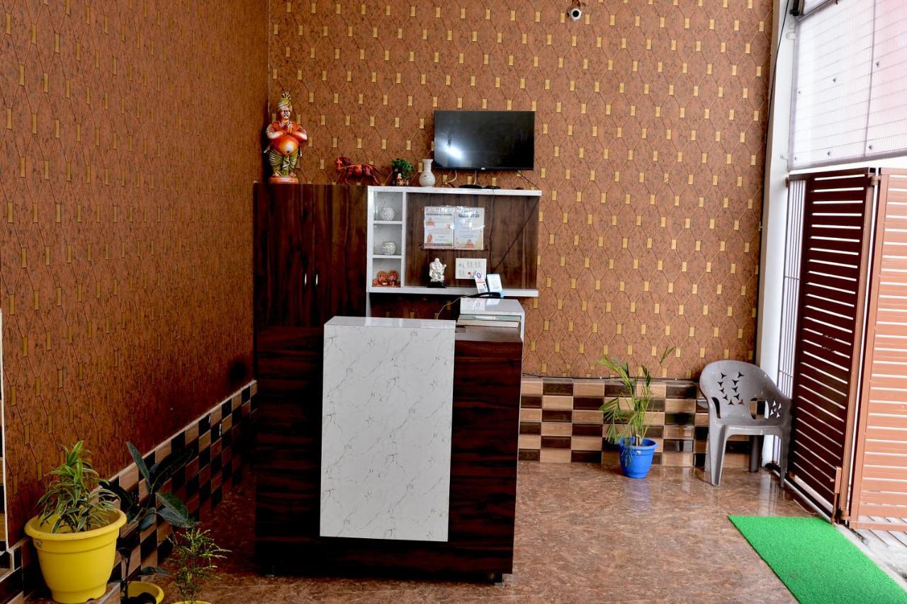 Hotel Ramay Palace 400 Meter From Ram Mandir Ayodhya Bagian luar foto